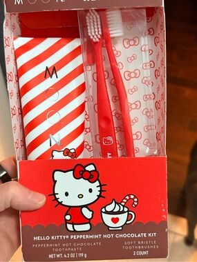 NWT Hello Kitty Peppermint Hot Chocolate Toothpaste& Toothbrush Gift Kit